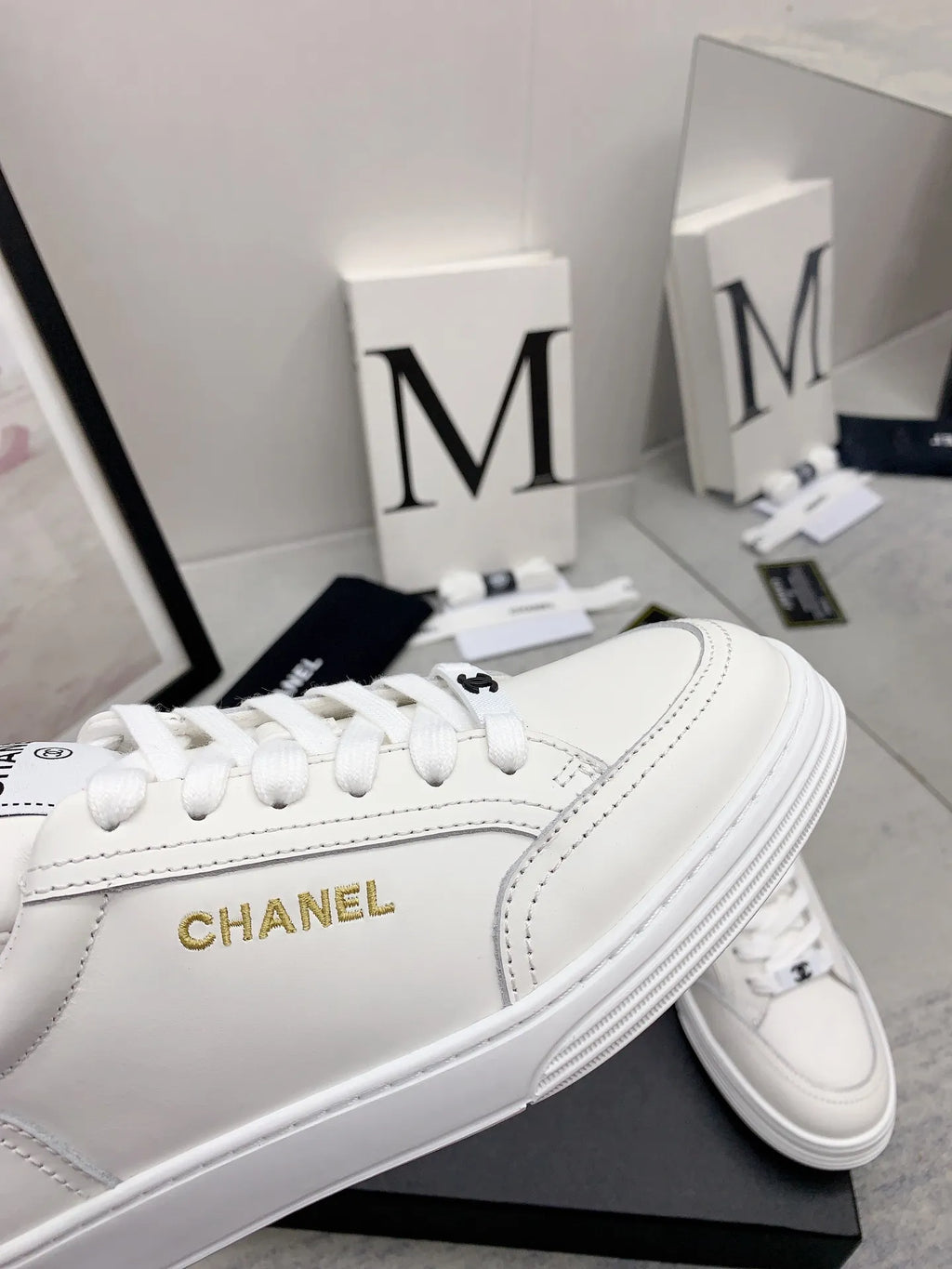 Women Sneakers B26117