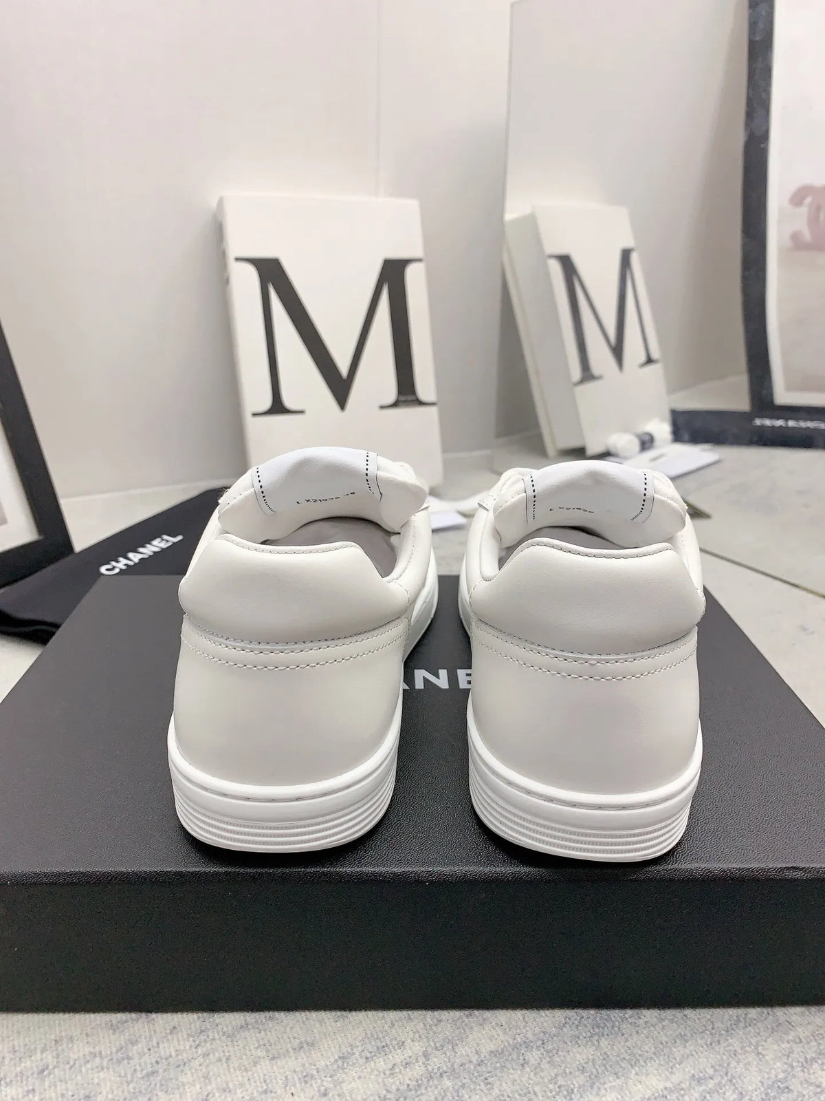 Women Sneakers B26117