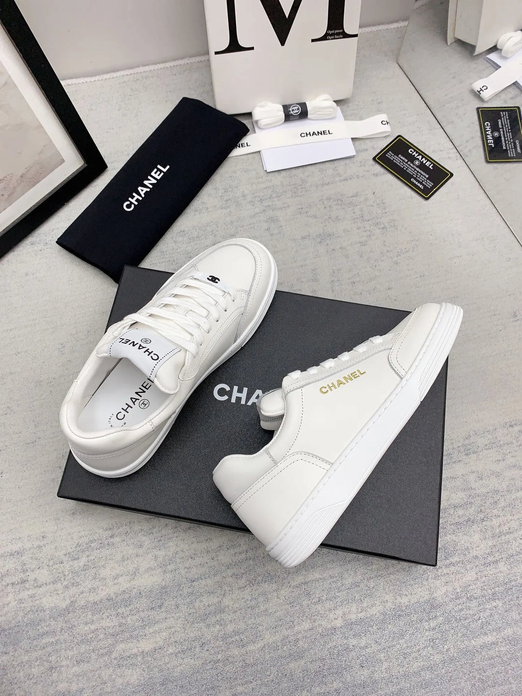 Women Sneakers B26117